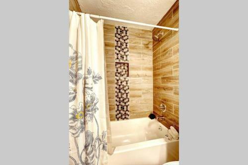 Villa Kennesaw Oasis -private Pool Comfy 4bdr Sleeps 14+