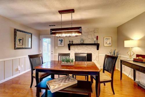 Villa Kennesaw Oasis -private Pool Comfy 4bdr Sleeps 14+
