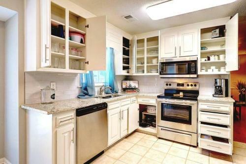 Villa Kennesaw Oasis -private Pool Comfy 4bdr Sleeps 14+