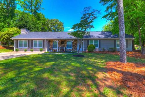 Villa Kennesaw Oasis -private Pool Comfy 4bdr Sleeps 14+