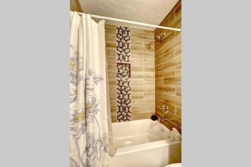 Villa Kennesaw Oasis -private Pool Comfy 4bdr Sleeps 14+