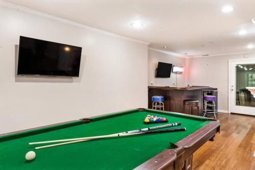 Providence Pl - Sleeps 10 - 4 Bdrms - 15 Min Dwntn