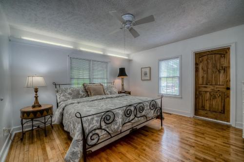 Copper Basin River House
