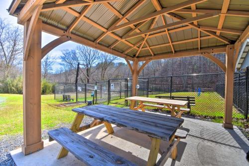 Pet-friendly Ellijay House With On-site Creek!