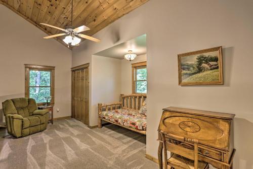 Lovely Ellijay Cabin With Community Pool Access