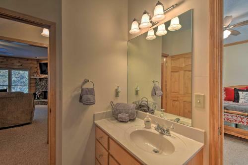 Riverfront Ellijay Home With Deck And Hot Tub