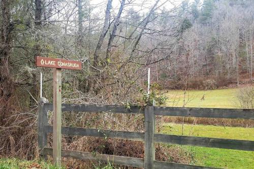 Moonlit Mountain-pond, Fire Pit, Hot Tub, 4 Acres