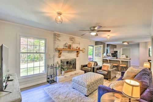 Mod Stable House On 10 Acres, Walk To Lake!