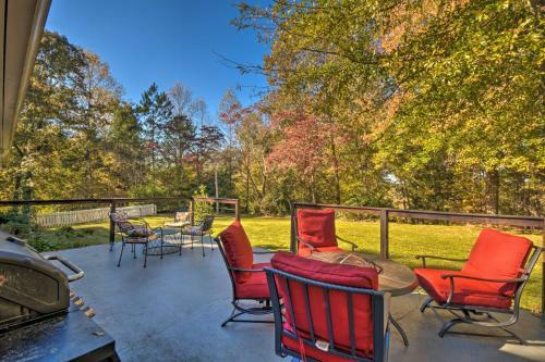 Mod Stable House On 10 Acres, Walk To Lake!
