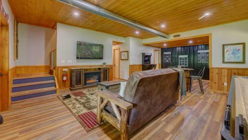 Bear Paw Hollow By Escape To Blue Ridge