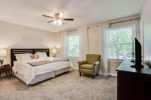 Modern + Cozy Townhome - Minutes To Avalon W/king