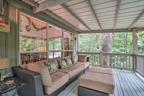 Cozy Cabin With Deck 4 Mi To Dining And Hiking!