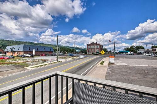 Apartamento Updated Trenton Apt With Balcony And Town Views!