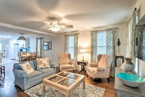St Simons Island Cottage About 1 Block Walk To Beach!