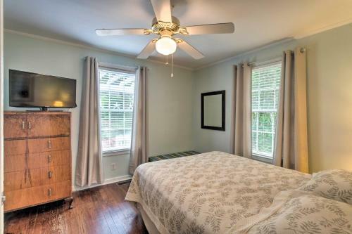 St Simons Island Cottage About 1 Block Walk To Beach!