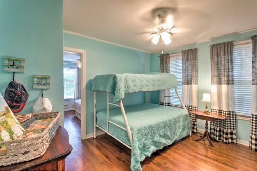 St Simons Island Cottage About 1 Block Walk To Beach!