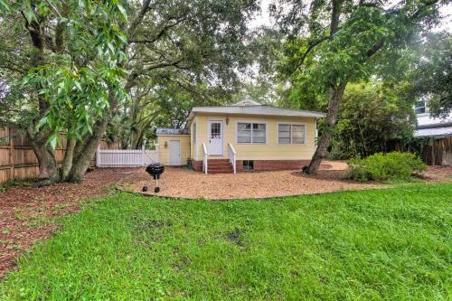 St Simons Island Cottage About 1 Block Walk To Beach!