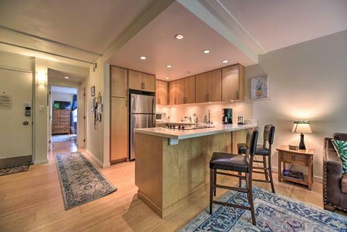 Apartamento Comfy Tropical Condo With Pool - Walk To Beach!