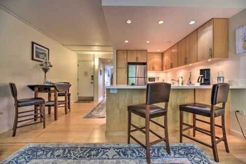 Apartamento Comfy Tropical Condo With Pool - Walk To Beach!