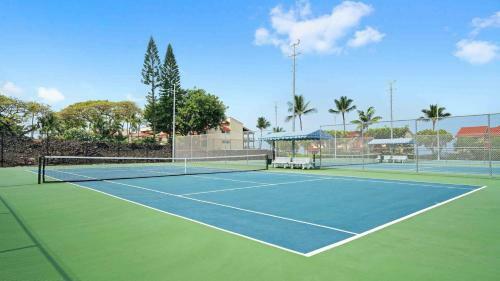 Surf & Racquet Club #6-303