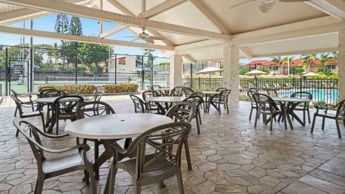 Surf & Racquet Club #6-303