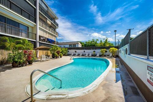 Kona Plaza 215