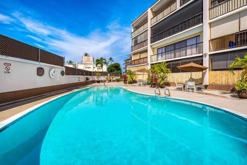 Kona Plaza 215