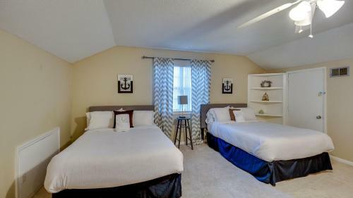 The Cozy Coastal Cottage Beach & Downtown Fun