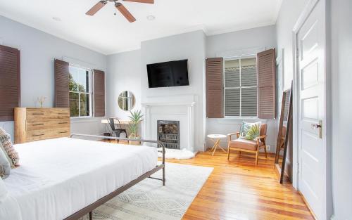 Southern Comfort Manor By Lucky Savannah
