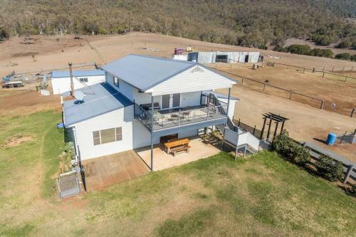 Apartamento Hillview, A Quiet Country Escape With Views.