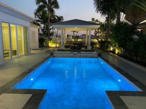 Brand New Pool Villa / 4br 8-10 Persons