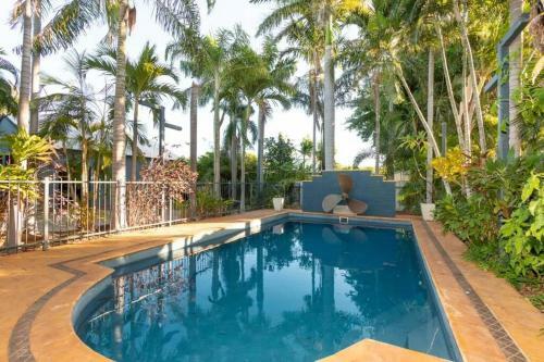 Sunset View Broome - Family Poolside Retreat