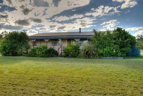 Cottages On Lovedale - Cottage No. 1 (2 Bedroom)