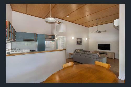 Kookaburra Villa At Kingfisher Bay Resort