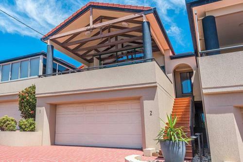 Twin Palms Lennox - Centrally Located With Ocean Views.