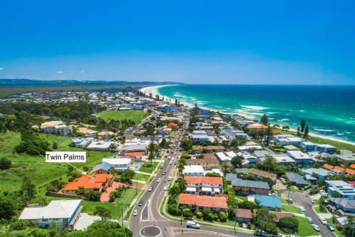 Twin Palms Lennox - Centrally Located With Ocean Views.