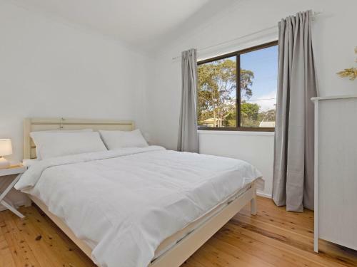 Laid Back Pet Friendly Beach Cottage In Jervis Bay