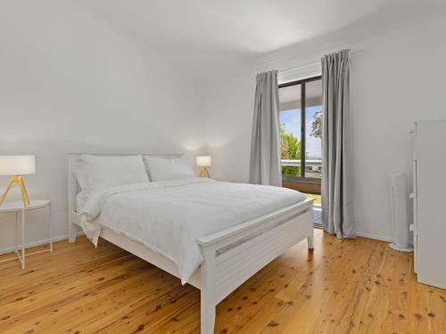 Laid Back Pet Friendly Beach Cottage In Jervis Bay