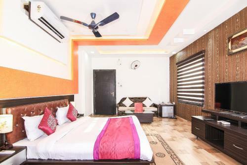 Hotel Capital O 15422 Shiva Inn
