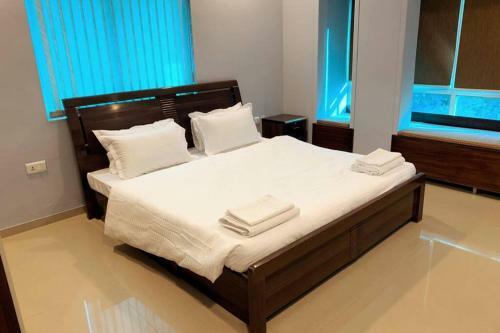 Apartamento Centrally Located Fully Furnished 3 Bdr/3 Bth Apt