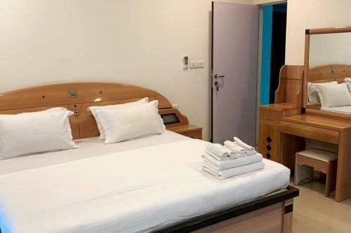 Apartamento Centrally Located Fully Furnished 3 Bdr/3 Bth Apt