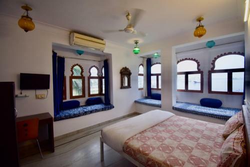 One Light Hostel