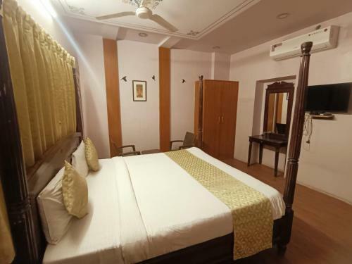 Hotel The Ishani Vilas