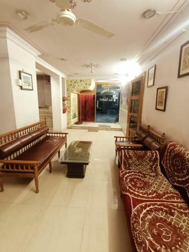 Hotel The Ishani Vilas