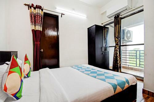 Hostal Oyo 80645 Rose Inn