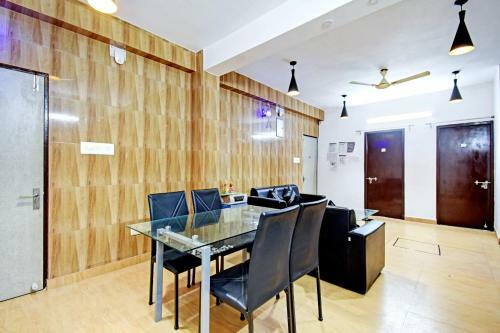 Hostal Oyo 80645 Rose Inn