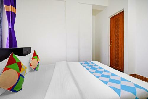Hostal Oyo 80645 Rose Inn