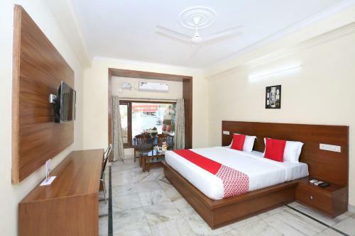 Capital O 12767 Hotel Grand Chinar