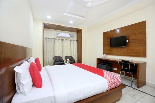Capital O 12767 Hotel Grand Chinar