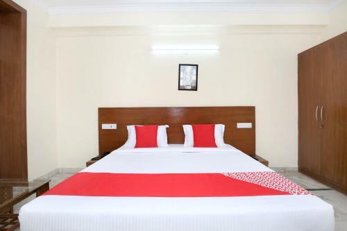 Capital O 12767 Hotel Grand Chinar